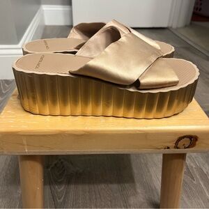 Women's Tory Burch Satin Scalloped Wedge Slip On Sandals- Size 9- Pre-owned